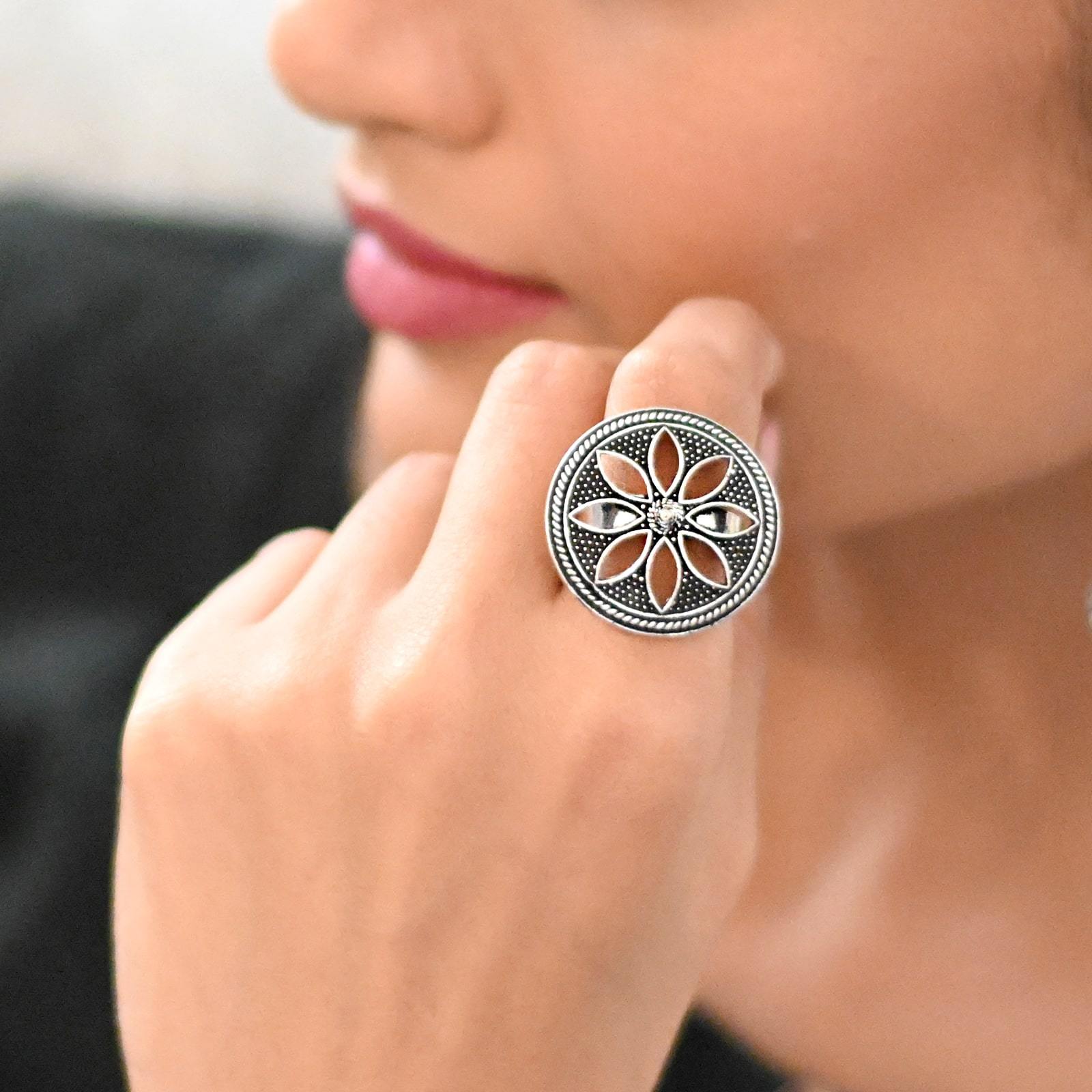 ADYA SILVER FLORAL RING